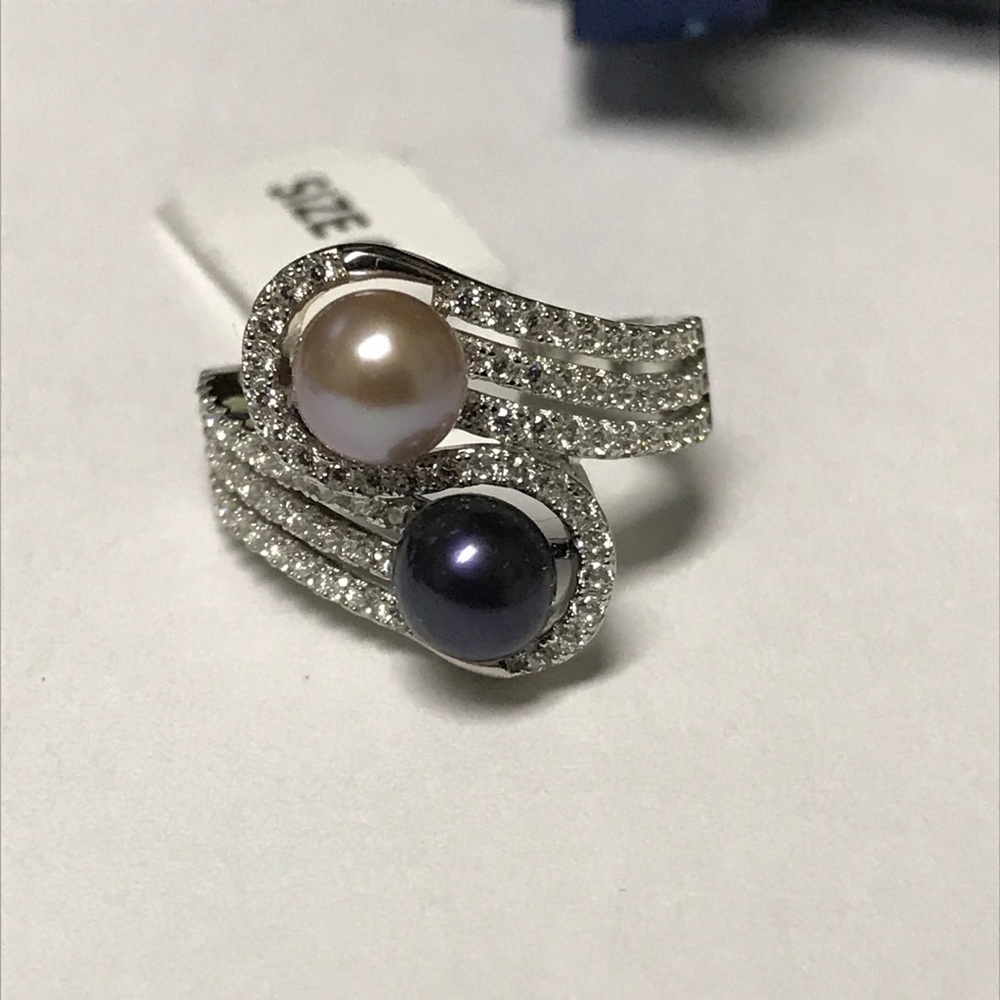Vantel Pearls Fifth Avenue Ring